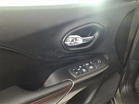 Used 2020 Jeep Cherokee Trailhawk w/ Cold Weather Group image 10