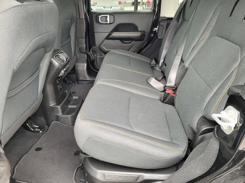Used 2025 Jeep Wrangler Unlimited Sahara AWD/4WD image 12