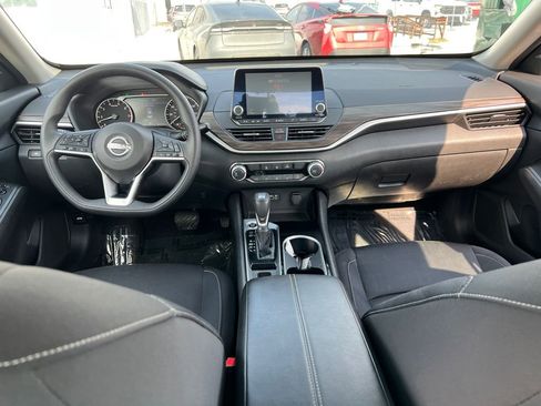 Used 2024 Nissan Altima 2.5 SV image 15