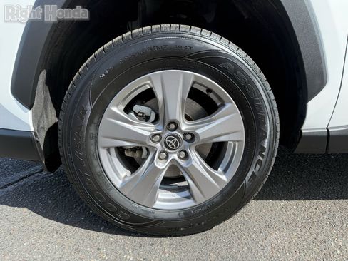 Used 2025 Toyota RAV4 XLE AWD/4WD image 11