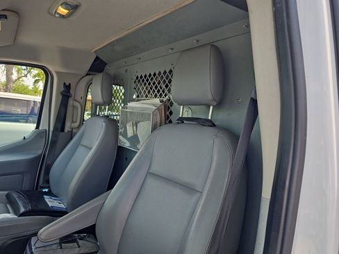 Used 2015 Ford Transit 250 130 Low Roof RWD image 4