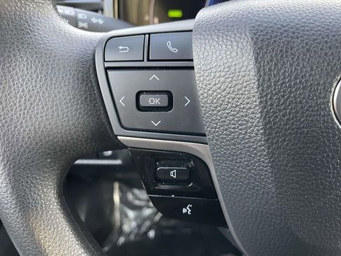 Used 2025 Toyota Camry LE image 32