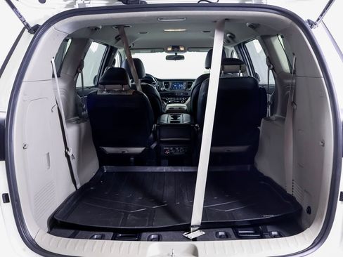 Used 2021 Kia Sedona EX image 12