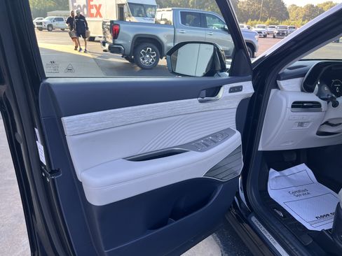Used 2024 Hyundai Palisade Calligraphy image 5