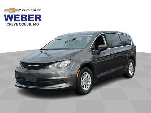 Used 2023 Chrysler Voyager LX image 1