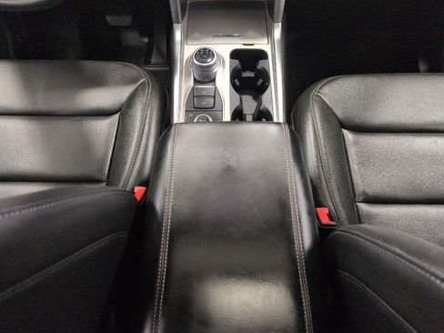 Used 2024 Ford Explorer XLT w/ Equipment Group 202A AWD/4WD image 17