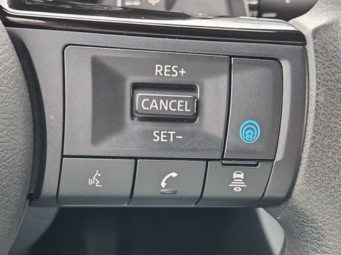 Used 2023 Nissan Rogue SV AWD/4WD image 15