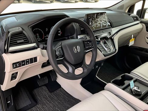 New 2026 Honda Odyssey Touring image 8