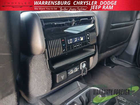 Used 2024 Jeep Wagoneer Series II AWD/4WD image 15