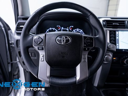 Used 2021 Toyota 4Runner SR5 Premium image 18