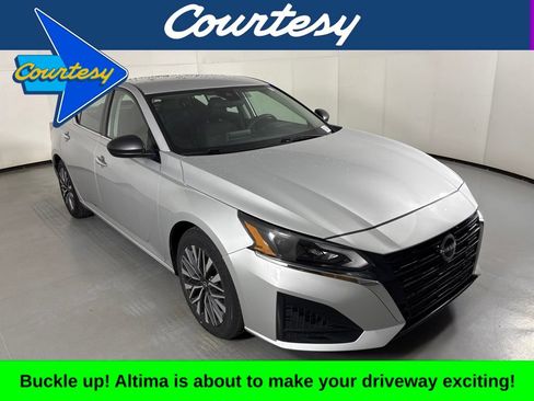 Used 2024 Nissan Altima 2.5 SV FWD image 1