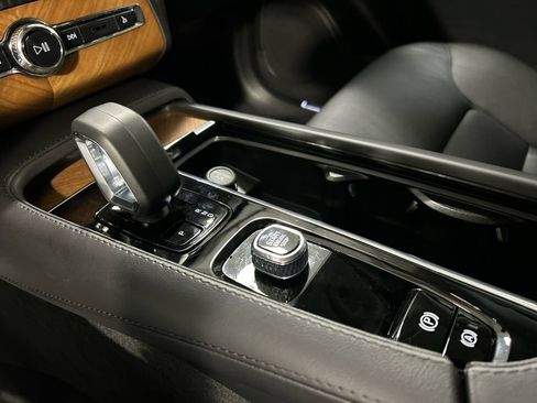 Certified 2024 Volvo XC90 B6 Plus w/ Protection Package Premier AWD/4WD image 19