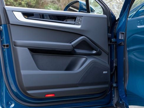 New 2026 Porsche Cayenne Coupe image 21