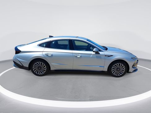 Certified 2025 Hyundai Sonata SEL FWD image 4
