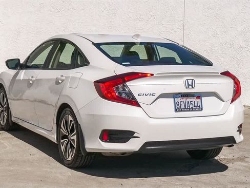 Used 2018 Honda Civic EX-T image 9