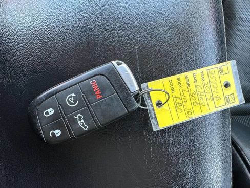 Used 2019 Chrysler 300 Limited image 35