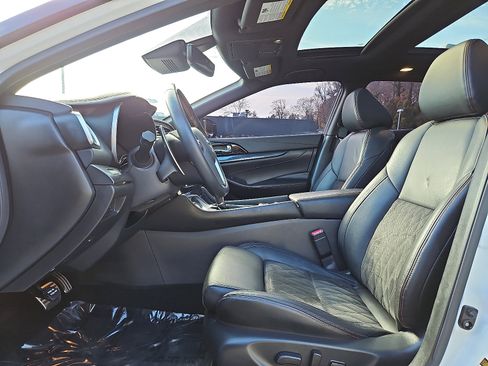Certified 2023 Nissan Maxima SR w/ Sport Mat Group image 13