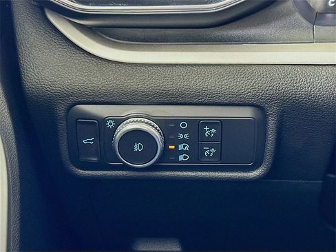 Used 2022 Ford Explorer XLT w/ Equipment Group 202A image 22