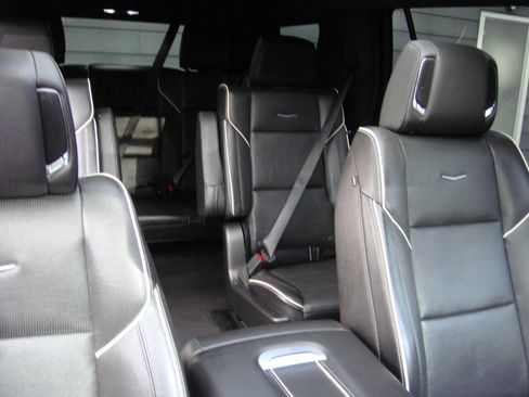 Used 2021 Cadillac Escalade Sport w/ Driver Assist Tech Package image 19