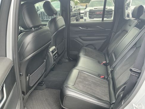 Used 2024 Jeep Grand Cherokee Altitude AWD/4WD image 10