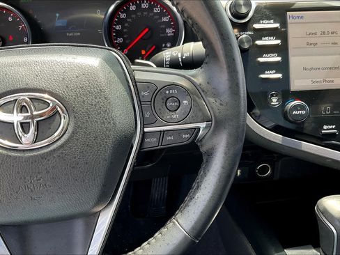 Used 2020 Toyota Camry XSE FWD image 25