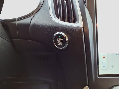 Used 2022 Ford Edge SEL w/ Convenience Package image 16