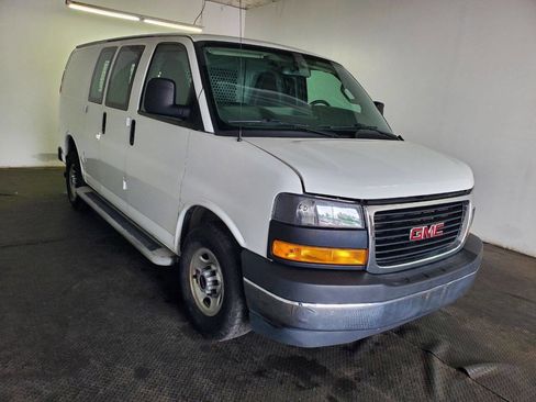 Used 2018 GMC Savana 2500 2500 3dr Cargo Van w/ Driver Convenience Package image 3