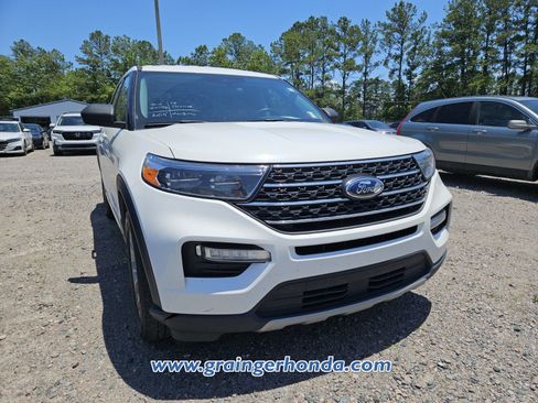 Used 2023 Ford Explorer XLT w/ Equipment Group 202A RWD image 4