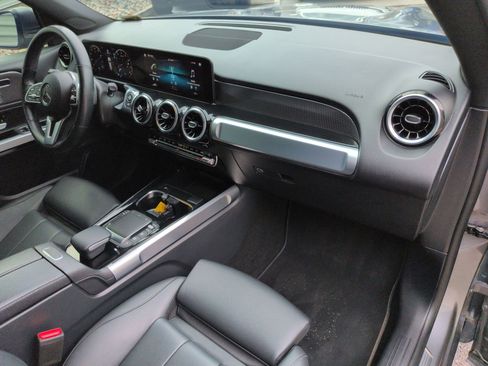 Used 2023 Mercedes-Benz GLB 250 4MATIC w/ Premium Package image 31