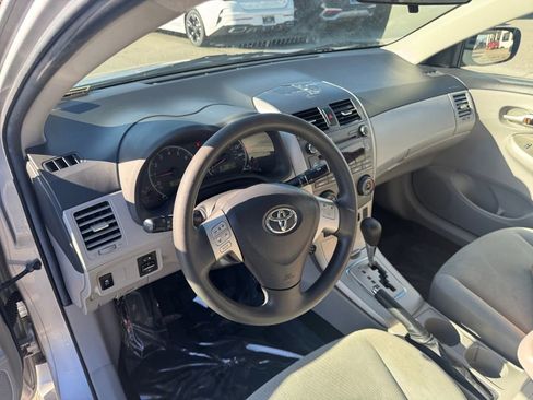Used 2011 Toyota Corolla LE image 38