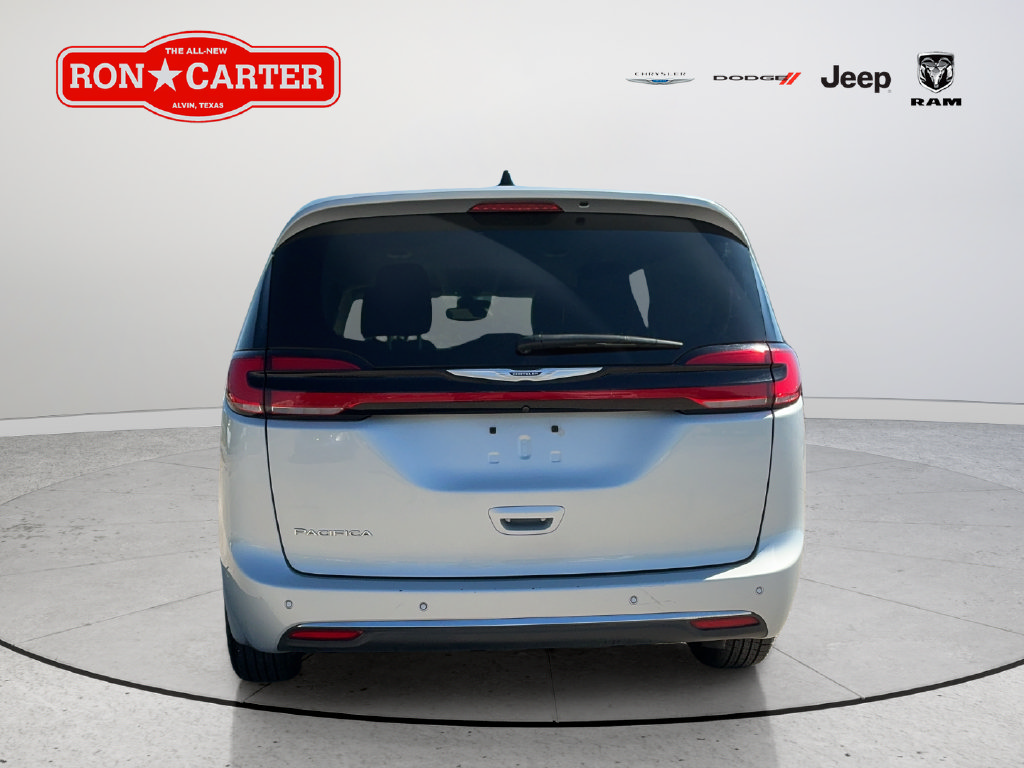 Used 2024 Chrysler Pacifica Touring-L FWD image 5