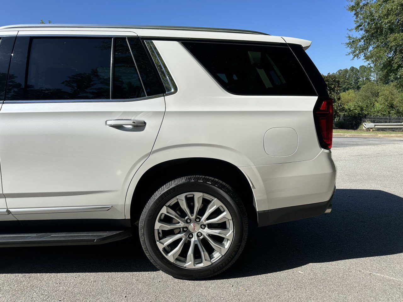 Used 2024 GMC Yukon Denali AWD/4WD image 5