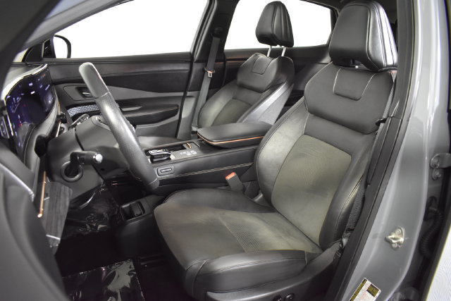 Used 2024 Nissan Ariya AWD image 9