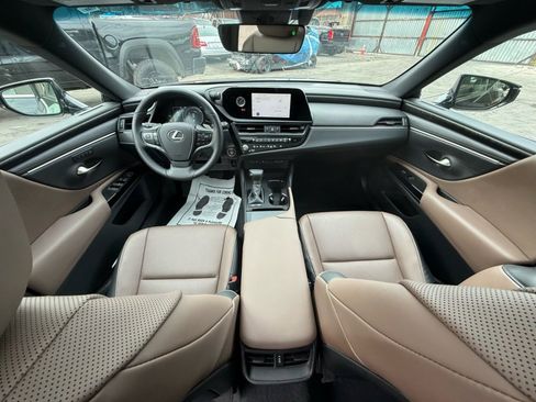 Used 2025 Lexus ES 300h w/ Premium Package image 8