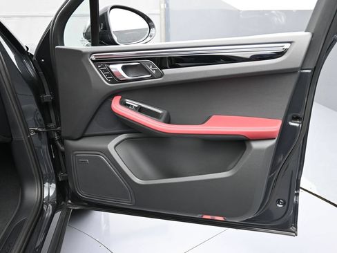 Certified 2026 Porsche Macan AWD/4WD image 29