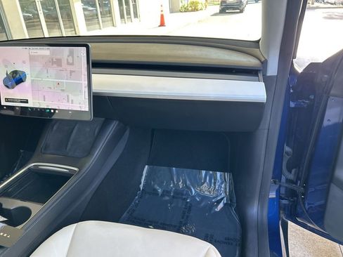 Used 2021 Tesla Model Y Long Range image 23