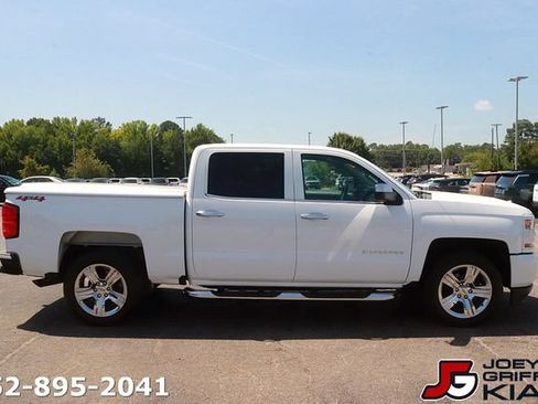 Used 2018 Chevrolet Silverado 1500 Custom w/ Custom Value Package AWD/4WD image 8