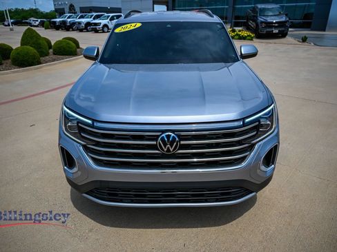 Used 2024 Volkswagen Atlas SE FWD image 2