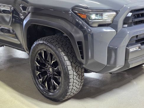 Used 2025 Toyota 4Runner SR5 AWD/4WD image 10