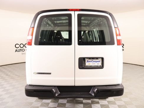 Used 2017 Chevrolet Express 2500 RWD image 18