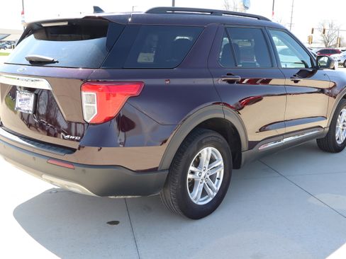Used 2022 Ford Explorer XLT w/ Equipment Group 202A image 6