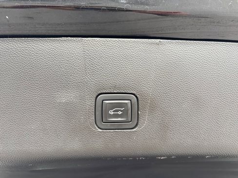 Used 2021 Chevrolet Traverse High Country image 36