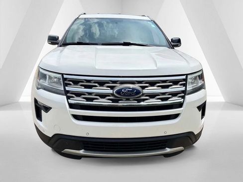Used 2018 Ford Explorer XLT w/ Equipment Group 202A FWD image 2