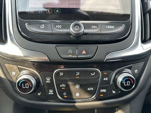 Used 2022 Chevrolet Equinox Premier AWD/4WD image 18