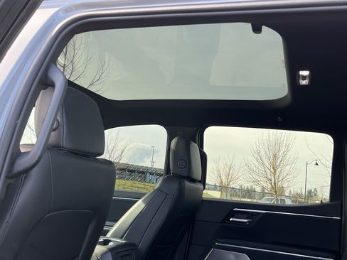 Used 2024 GMC Sierra EV Denali image 16