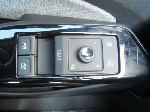 Used 2023 Volkswagen ID.4 Pro image 33