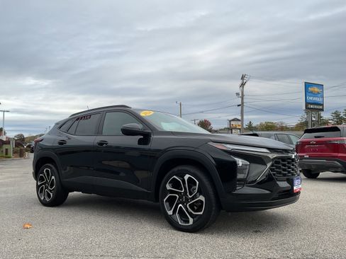 Certified 2024 Chevrolet Trax RS w/ Driver Confidence Package image 3