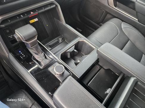 Used 2022 Toyota Tundra Limited w/ Power Package RWD image 13
