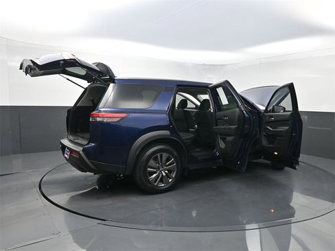 Used 2022 Nissan Pathfinder S image 37