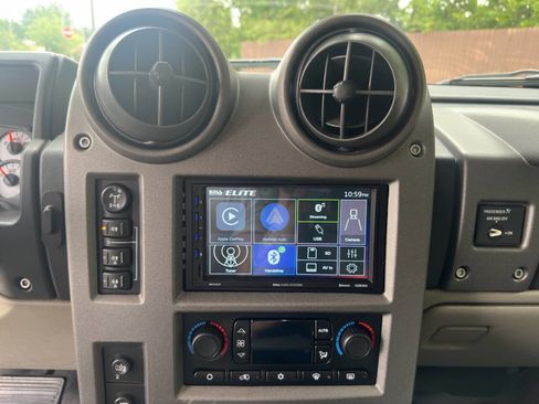 Used 2004 HUMMER H2 Base 4WD 4dr SUV image 28